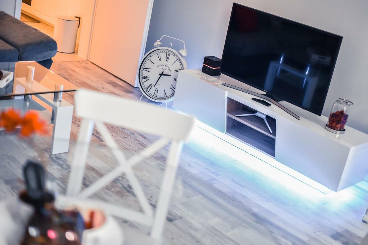 New Designed Apartment In Вена Экстерьер фото